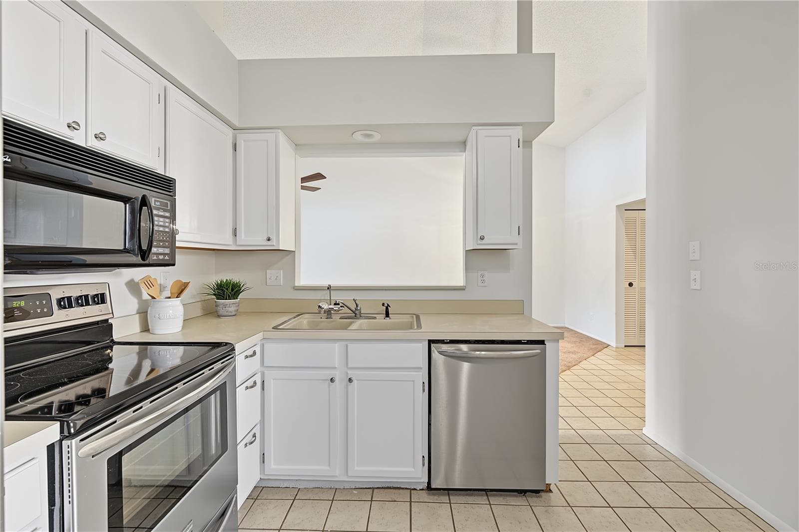 Villa at 3960 MERMOOR DR, PALM HARBOR, photo 15 of 71