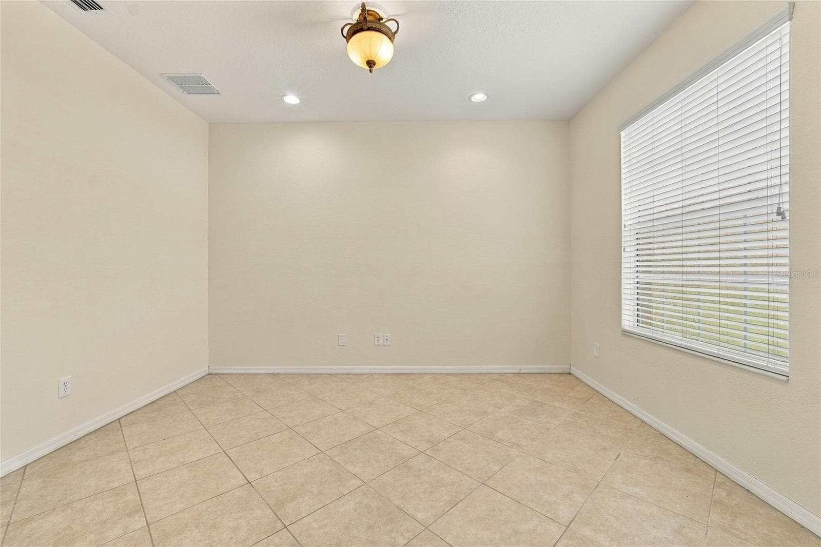 Den empty - 11811 SE 91ST CIR, SUMMERFIELD