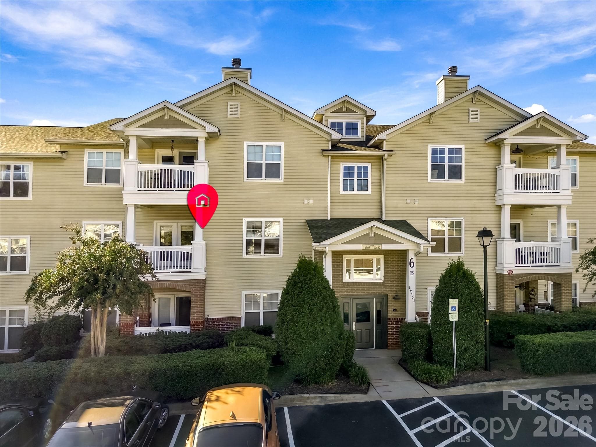 Condominium at 19819 Deer Valley Drive, Cornelius, photo 6 of 38