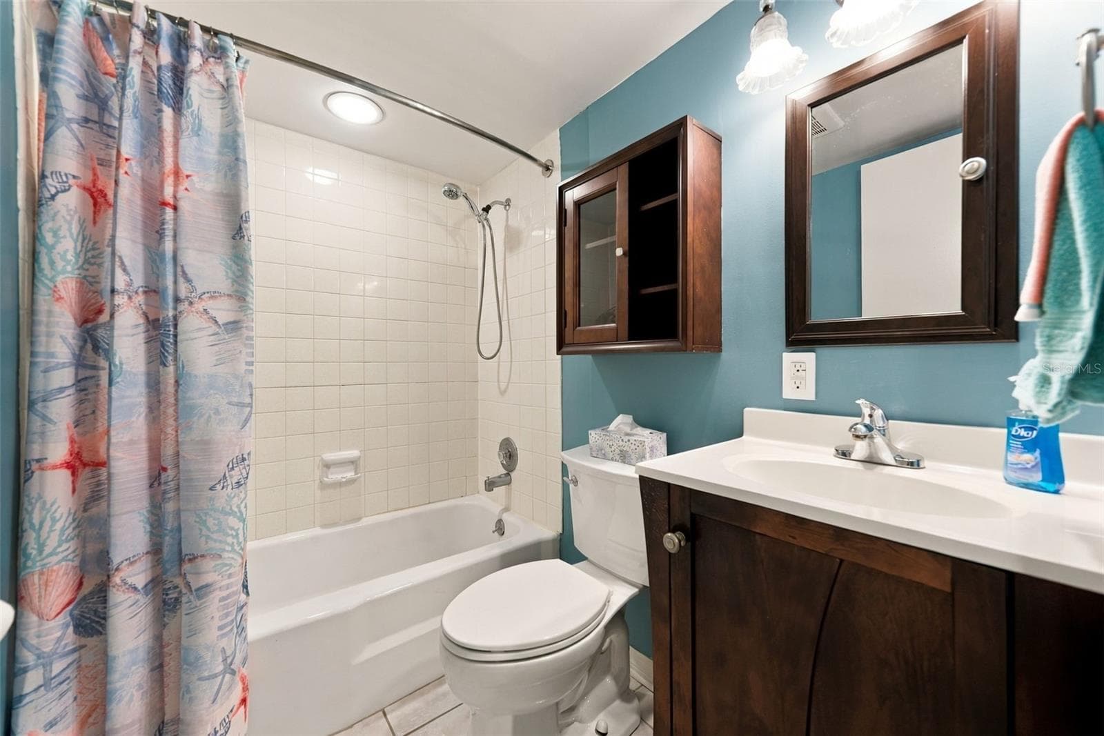 Full bath with shower tub combo - 1799 N HIGHLAND AVE #159, CLEARWATER
