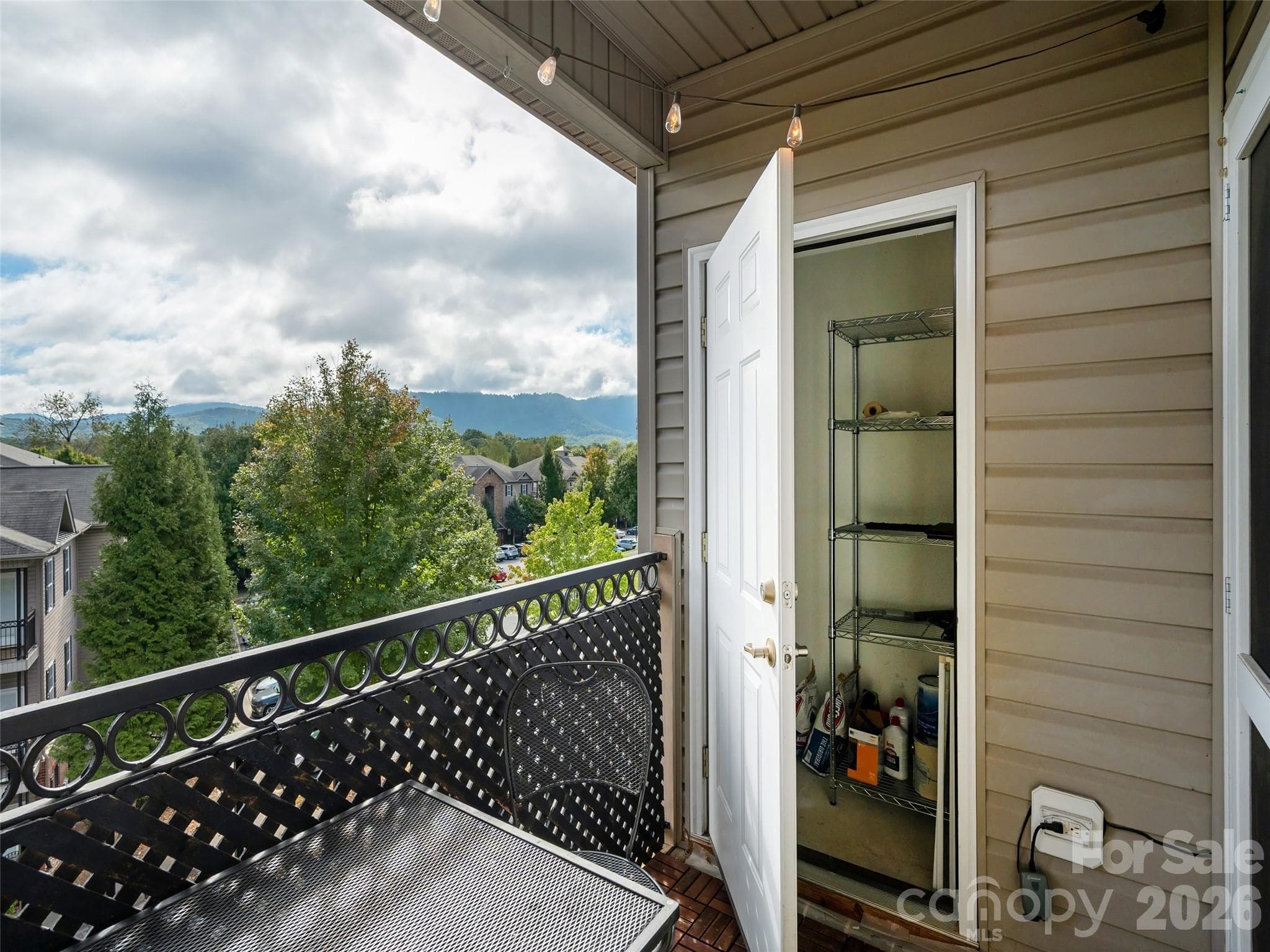 Condominium at 437 Appeldoorn Circle, Asheville, photo 10 of 31
