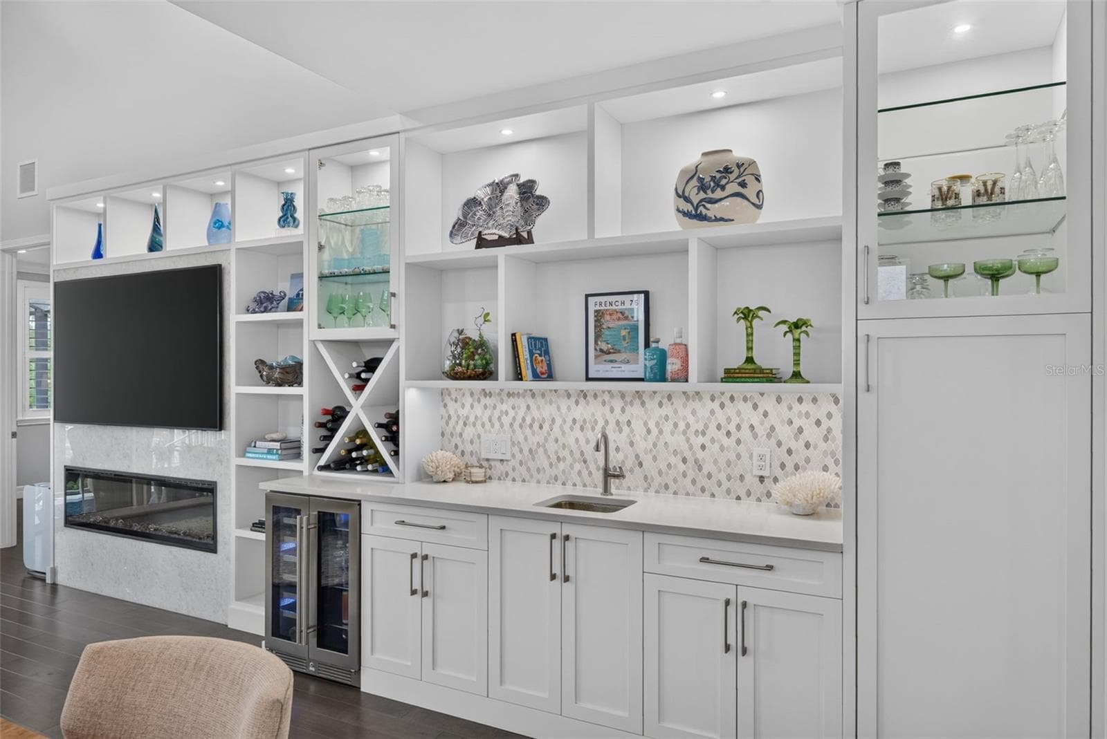 Single Family Residence at 70 ISLAND CIR, SARASOTA, photo 10 of 54