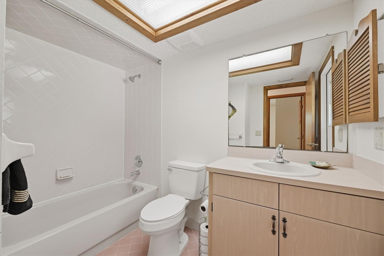 Guest Bathroom - 880 EMERSON RD, BROOKSVILLE