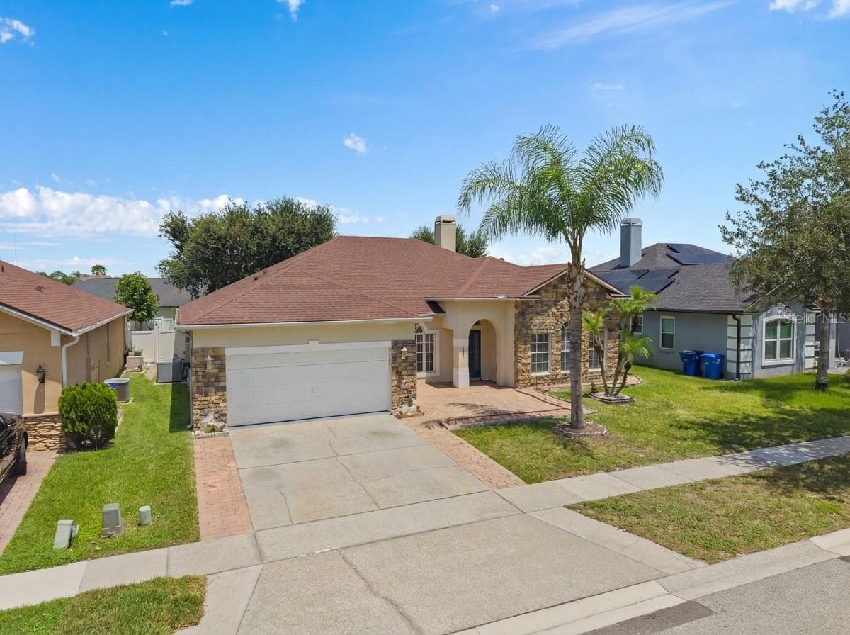 Single Family Residence at 13821 AMBERLEIGH RD, ORLANDO, photo 4 of 67