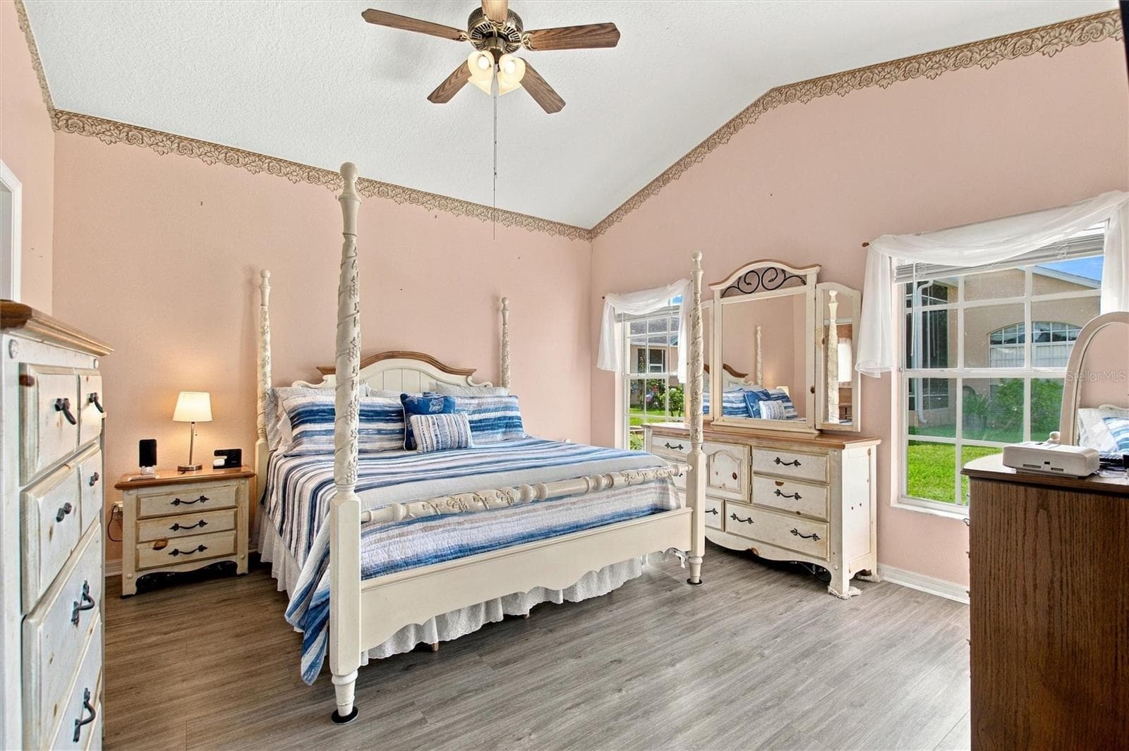 Primary en suite bedroom in back of house - 217 FLEMING LN, DAVENPORT