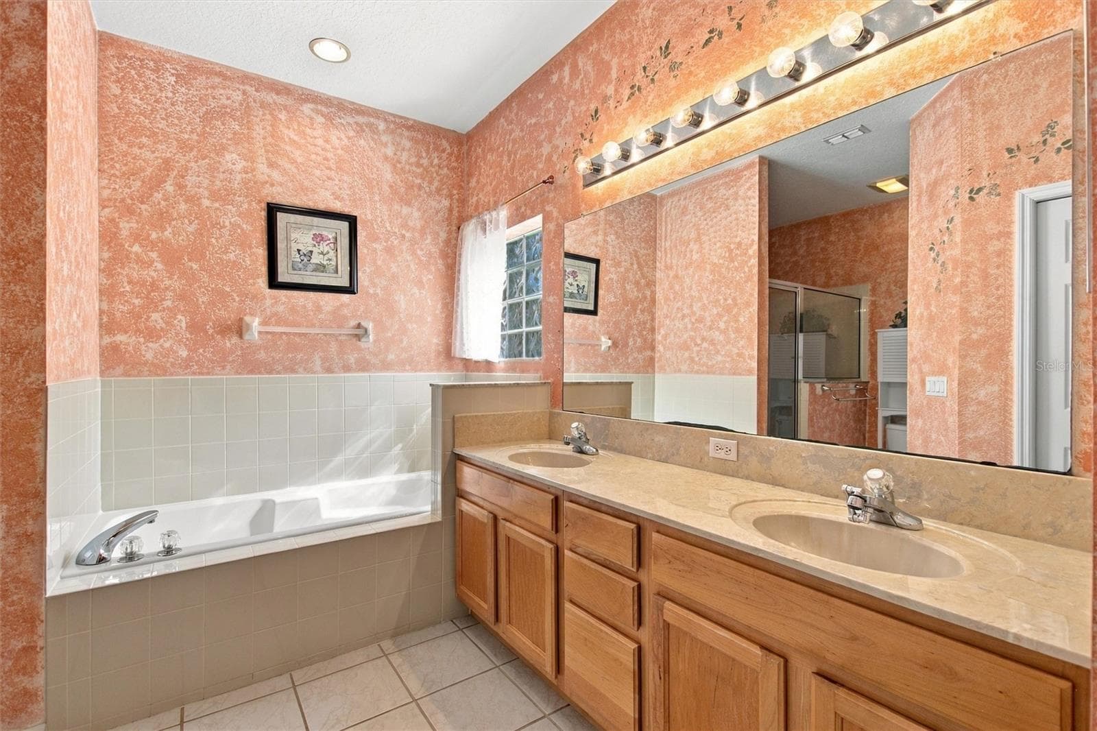 Primary bathroom - 217 FLEMING LN, DAVENPORT