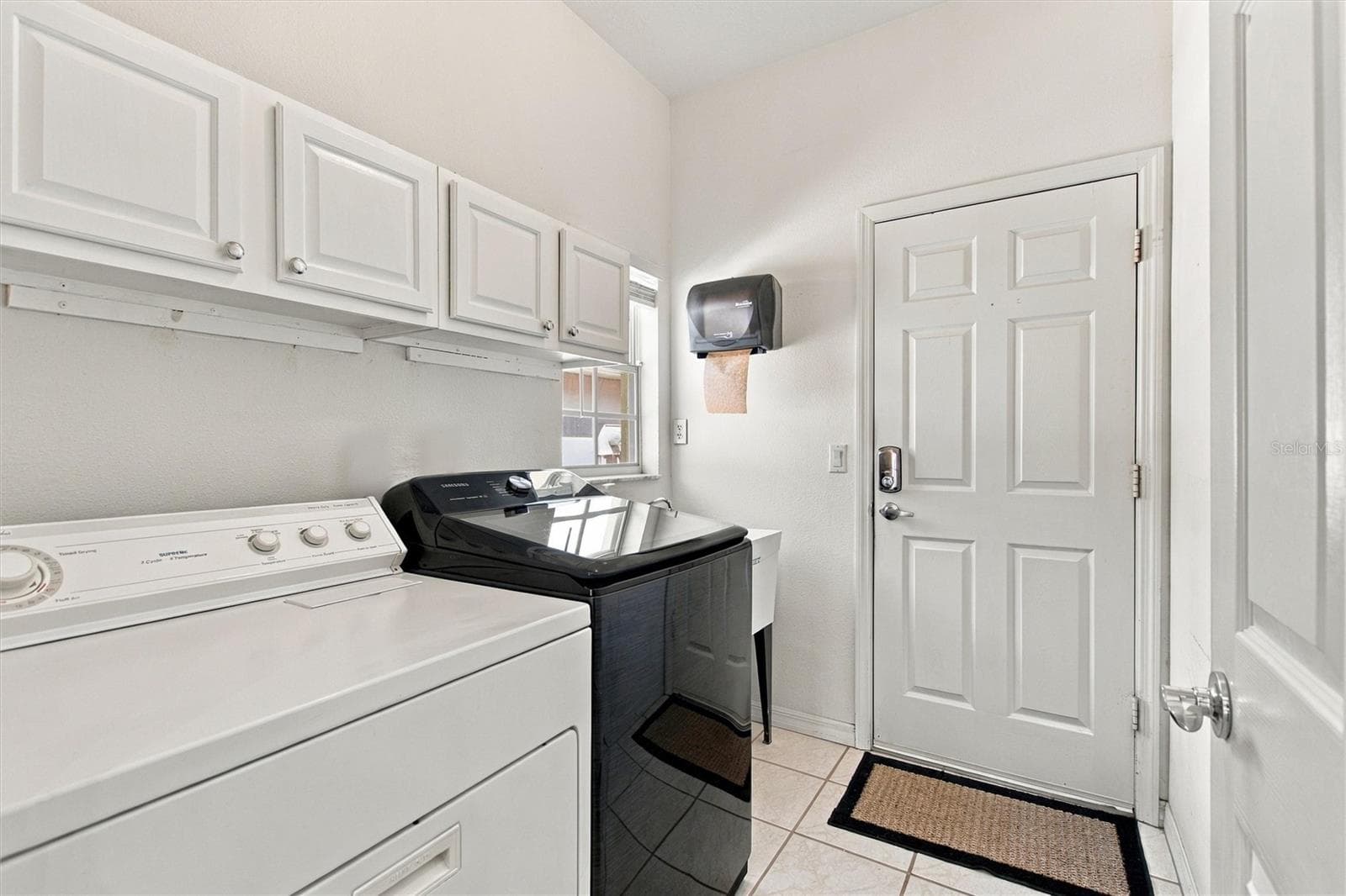 Corridor laundry - 217 FLEMING LN, DAVENPORT