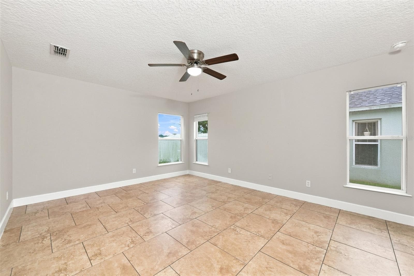 Single Family Residence at 324 ANORAK ST, GROVELAND, photo 11 of 21