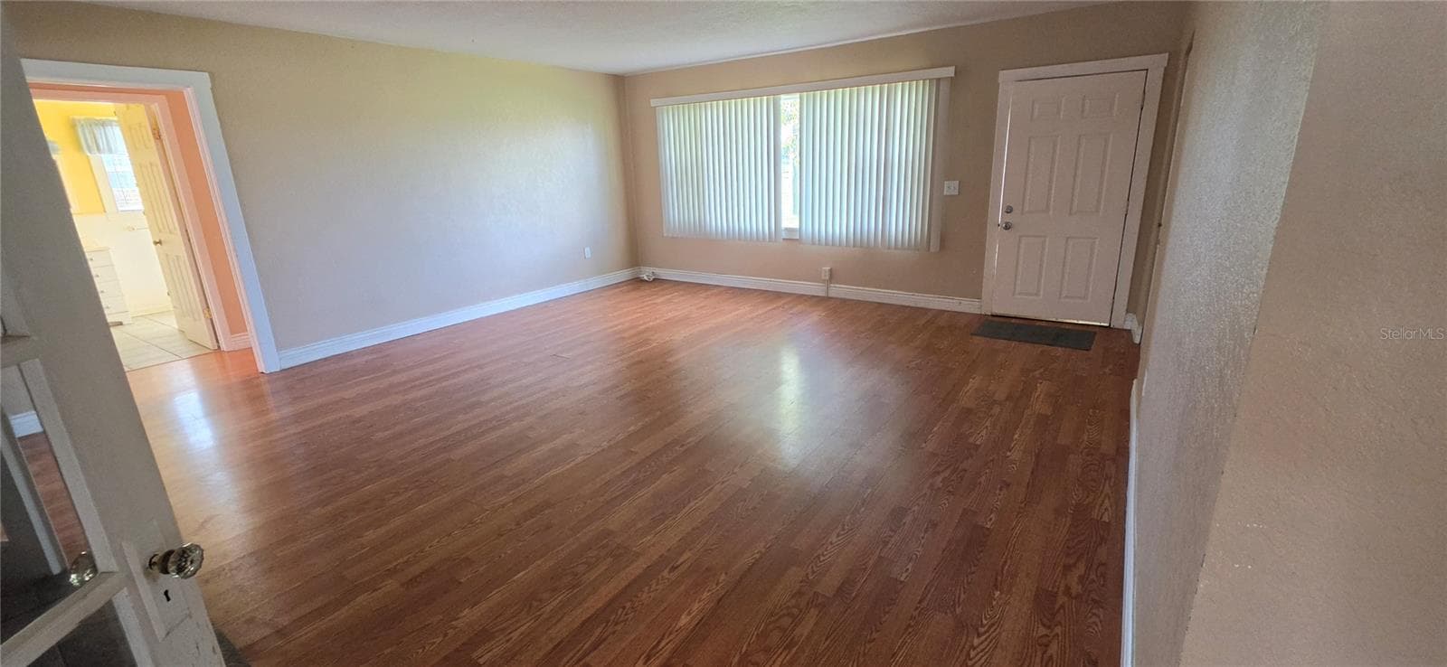 Living Room & Entry - 706 AVENUE I NE, WINTER HAVEN