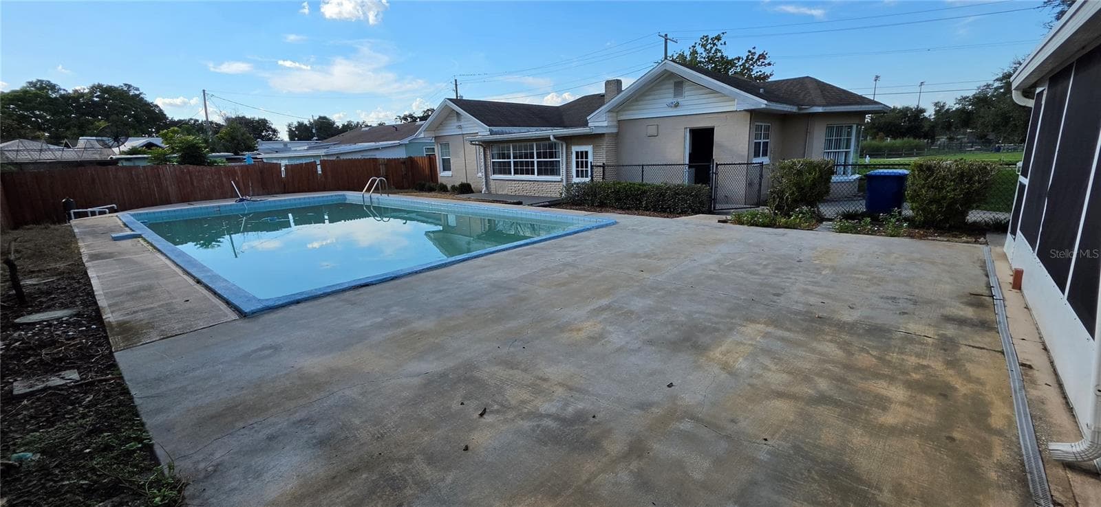Approx 20'x40' open pool - 706 AVENUE I NE, WINTER HAVEN