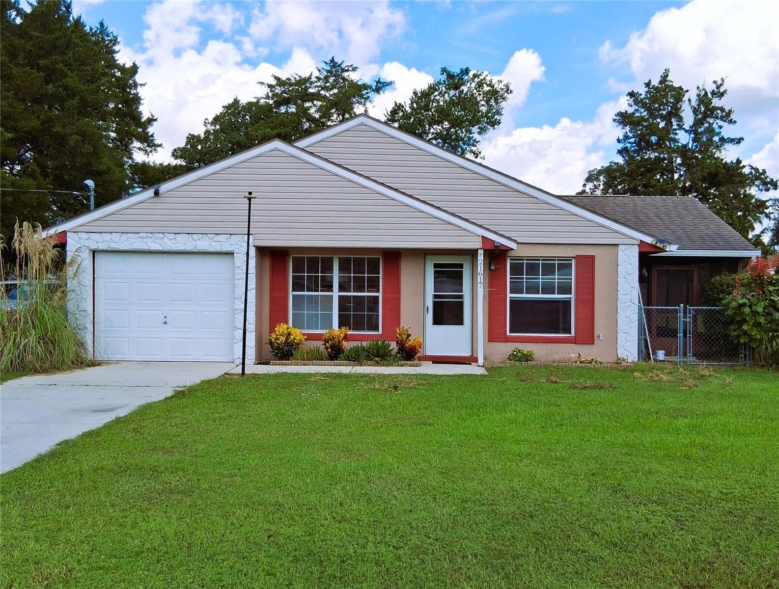 Front of house II - 21617 SW PEACH BLOSSOM ST, DUNNELLON