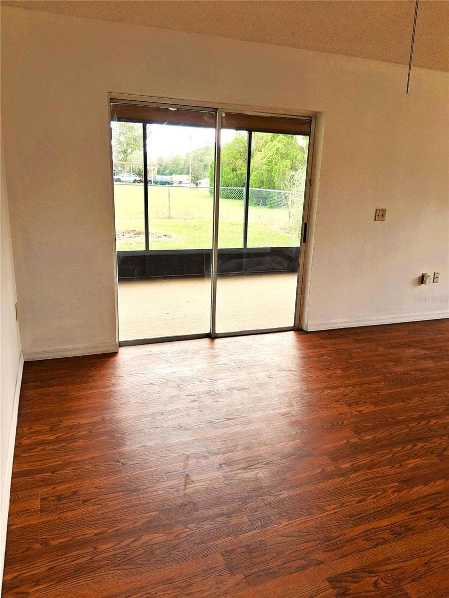 Slider from living room to lanai - 21617 SW PEACH BLOSSOM ST, DUNNELLON