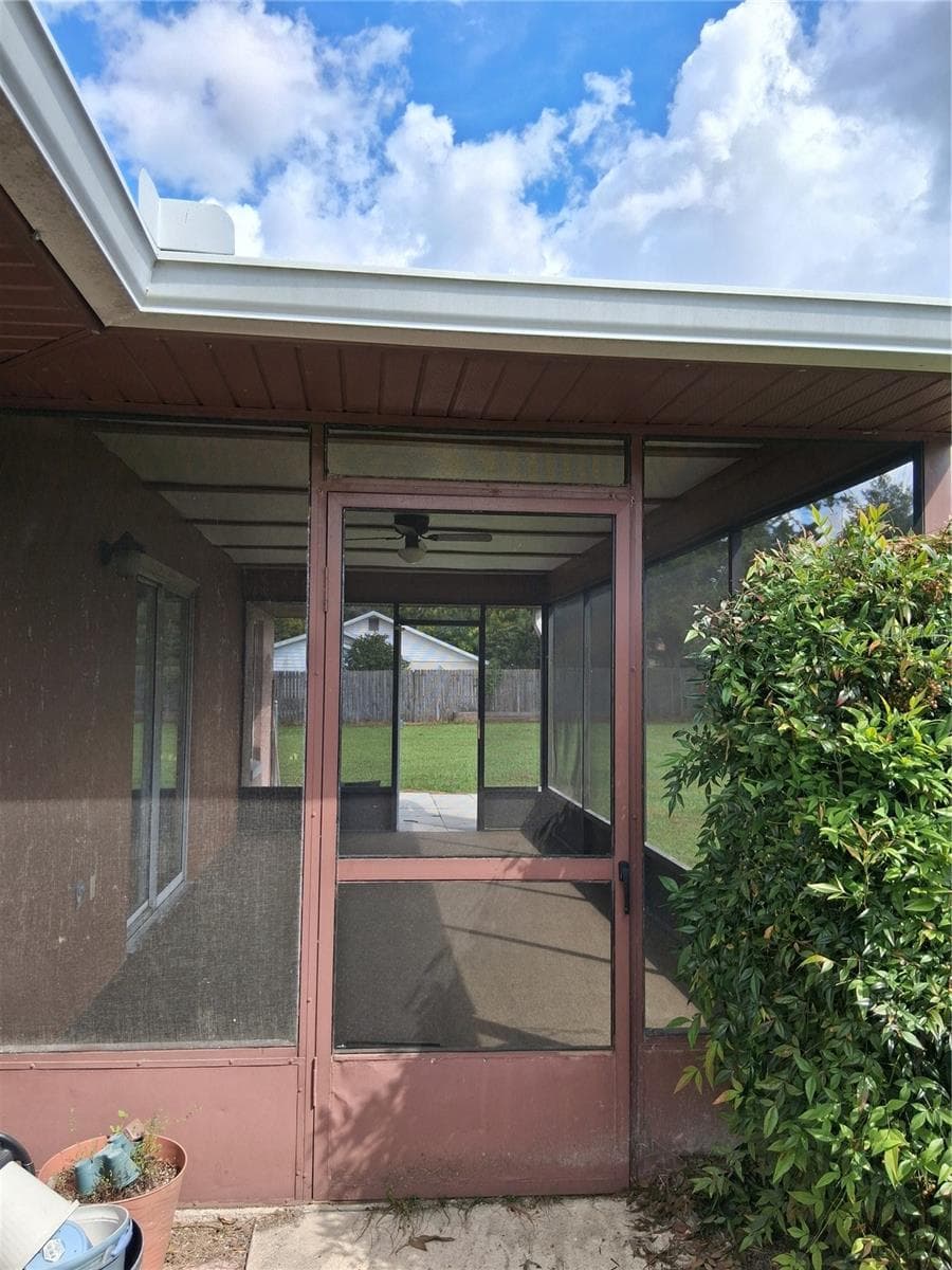 Front enterance/exit to lanai - 21617 SW PEACH BLOSSOM ST, DUNNELLON