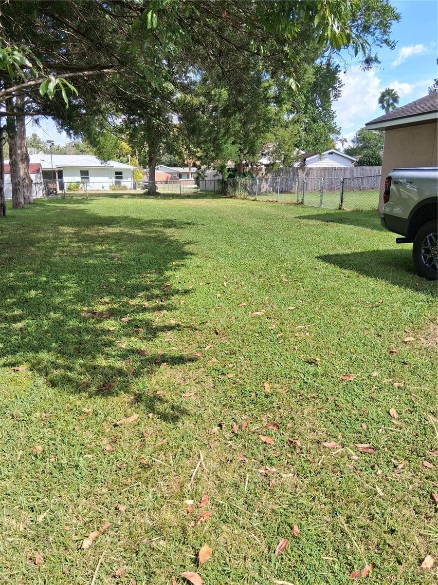 Extra fenced in backyard - 21617 SW PEACH BLOSSOM ST, DUNNELLON