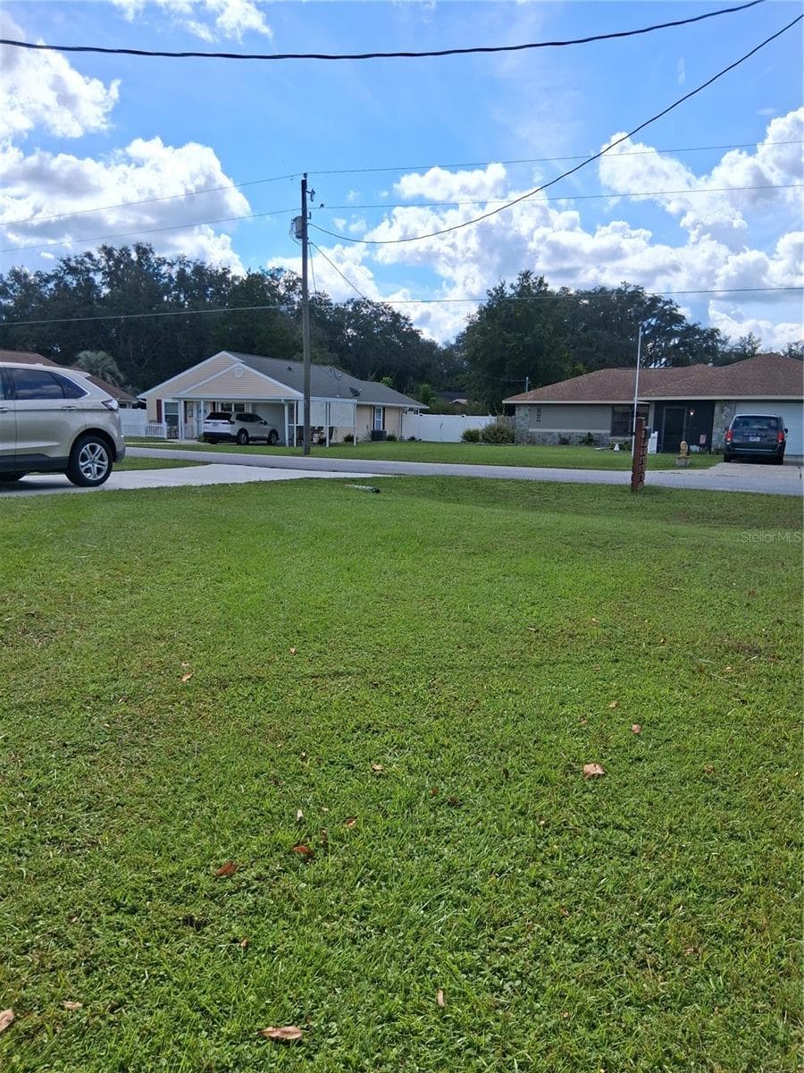 Front yard view I - 21617 SW PEACH BLOSSOM ST, DUNNELLON