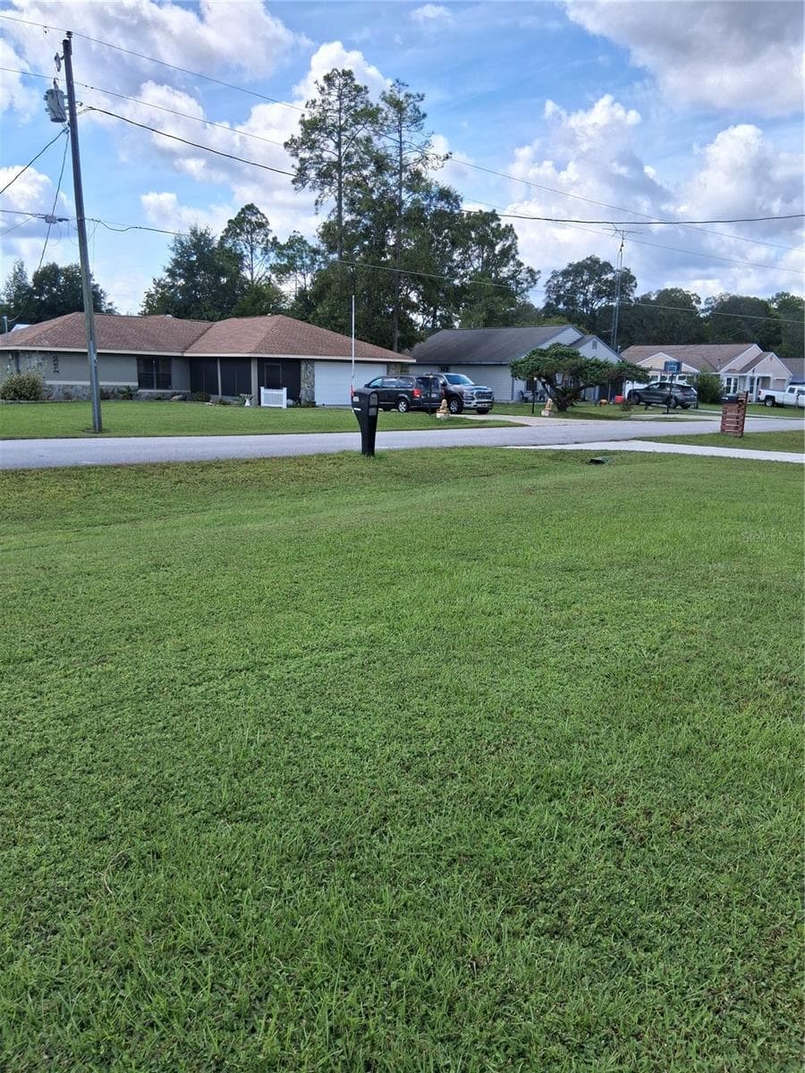 Front yard view II - 21617 SW PEACH BLOSSOM ST, DUNNELLON