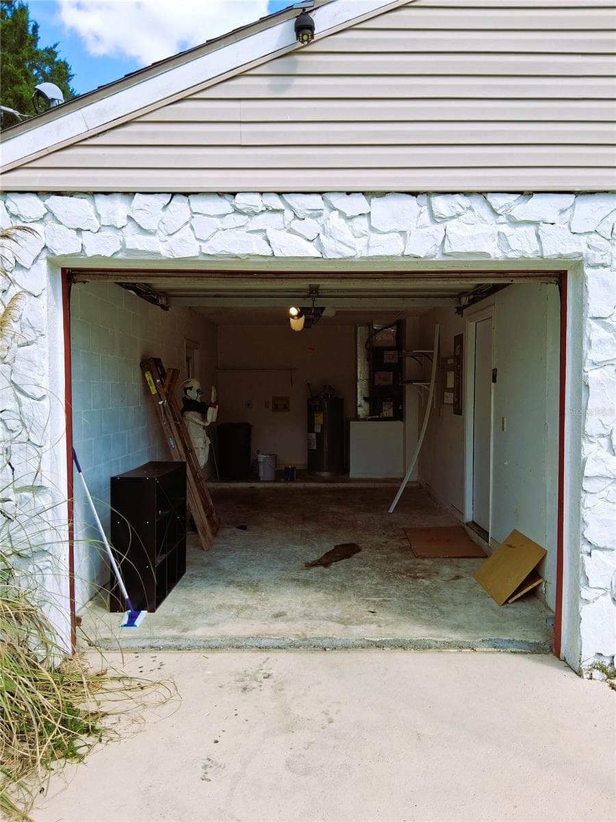One car garage - 21617 SW PEACH BLOSSOM ST, DUNNELLON