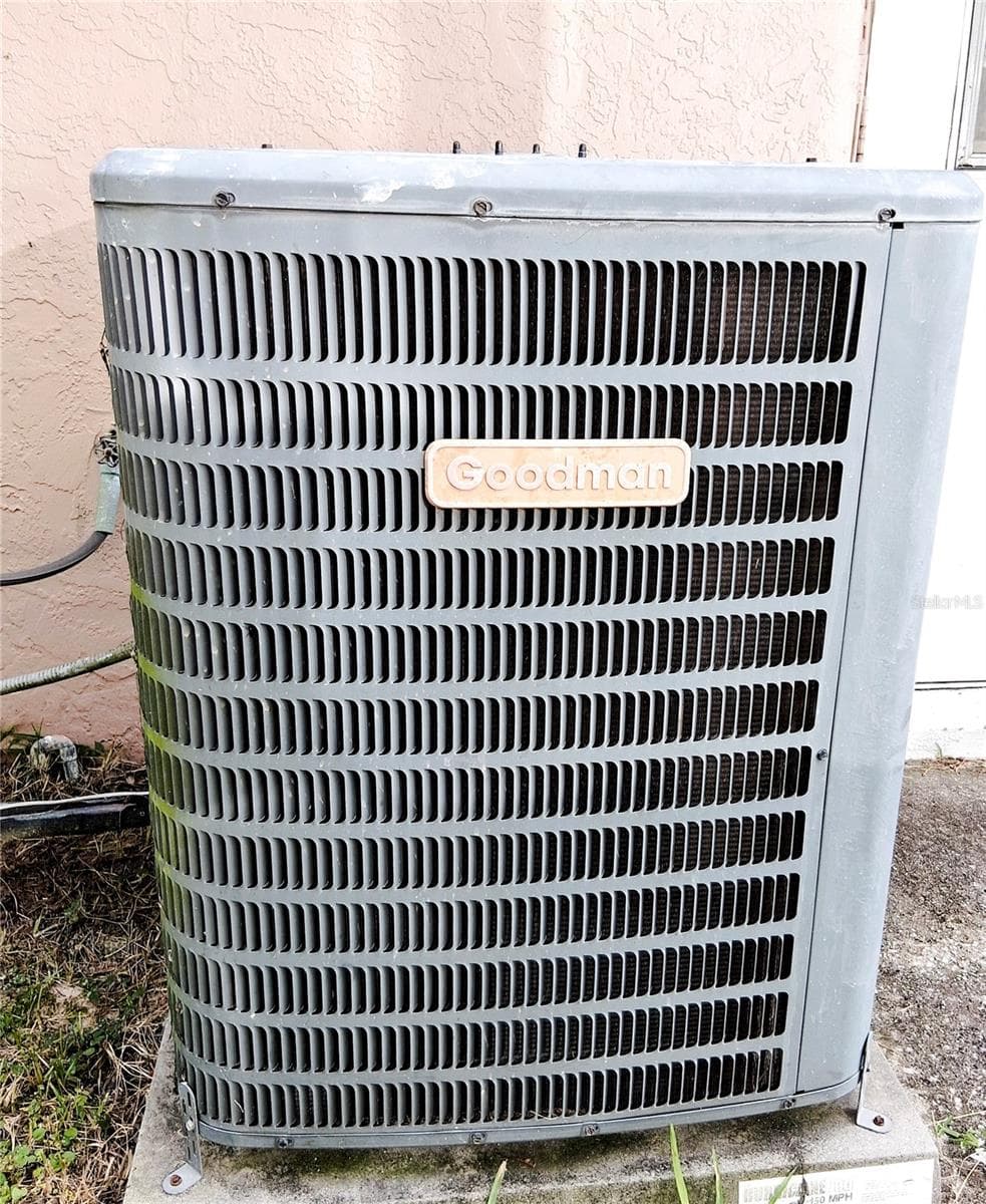Outdoor condensing unit - 21617 SW PEACH BLOSSOM ST, DUNNELLON
