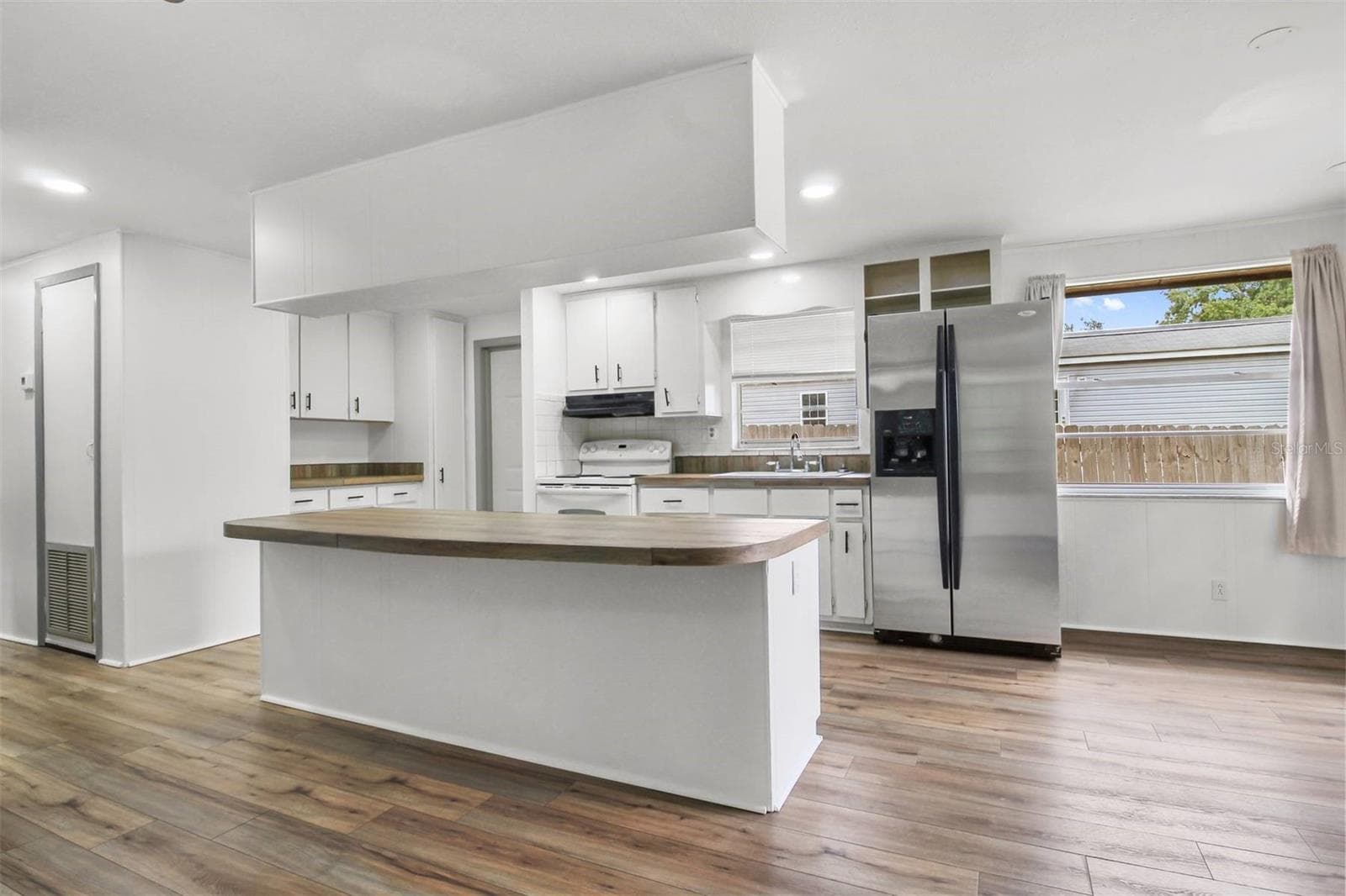 Single Family Residence at 5675 S SANDALWOOD WAY, FLORAL CITY, photo 4 of 44