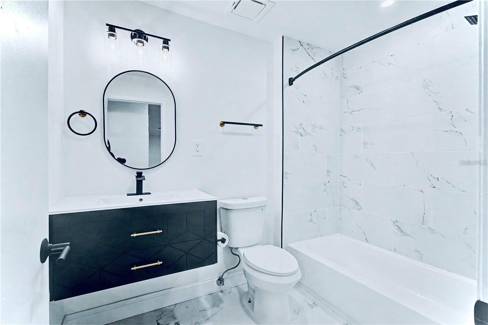 2 bathroom - 3 KANSAS ST, BEVERLY HILLS