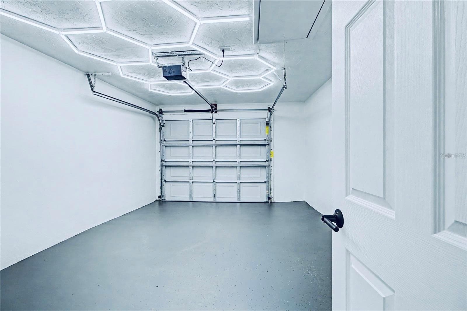 garage - 3 KANSAS ST, BEVERLY HILLS