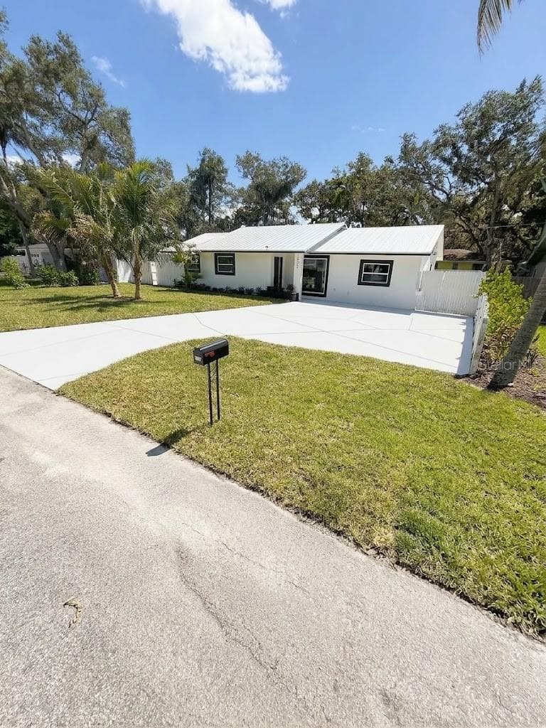 Right Front Side View of the Property - 1822 2ND AVE E, BRADENTON