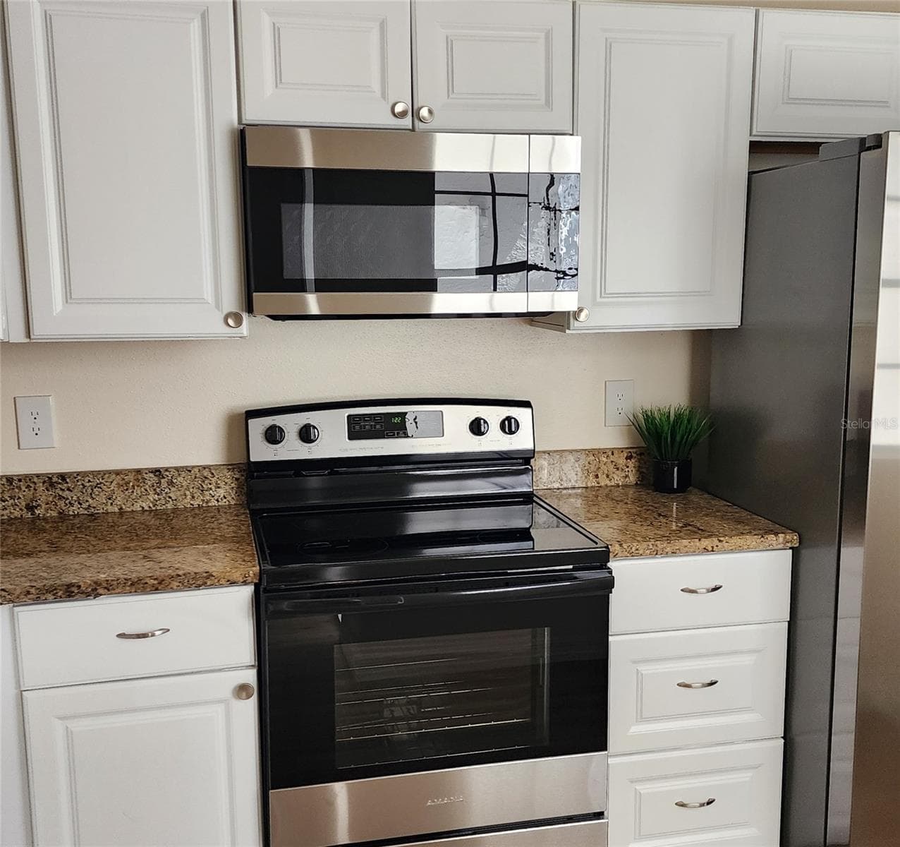 Villa at 3165 PHLOX DR, PALM HARBOR, photo 6 of 17