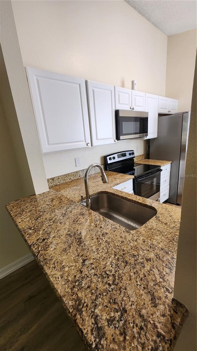 Villa at 3165 PHLOX DR, PALM HARBOR, photo 9 of 17