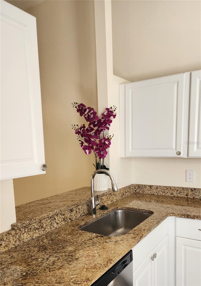 Villa at 3165 PHLOX DR, PALM HARBOR, photo 10 of 17