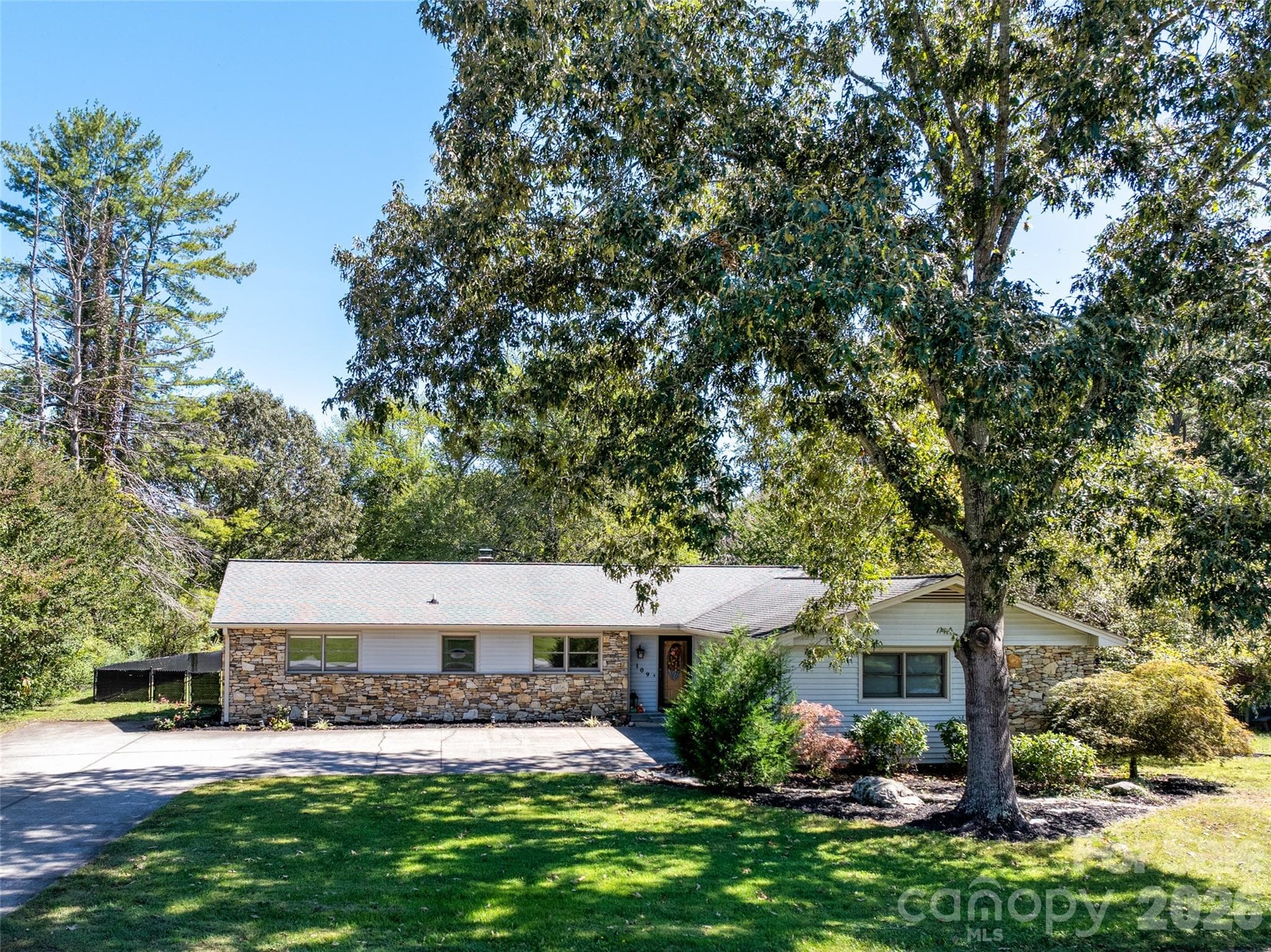 109 N Greenwood Forest Drive