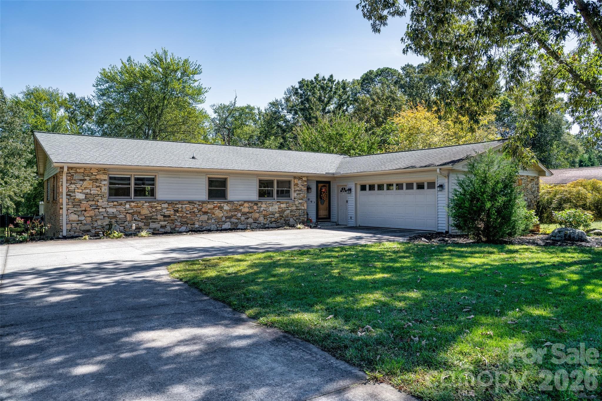 Single Family Residence at 109 N Greenwood Forest Drive, Etowah, photo 2 of 48