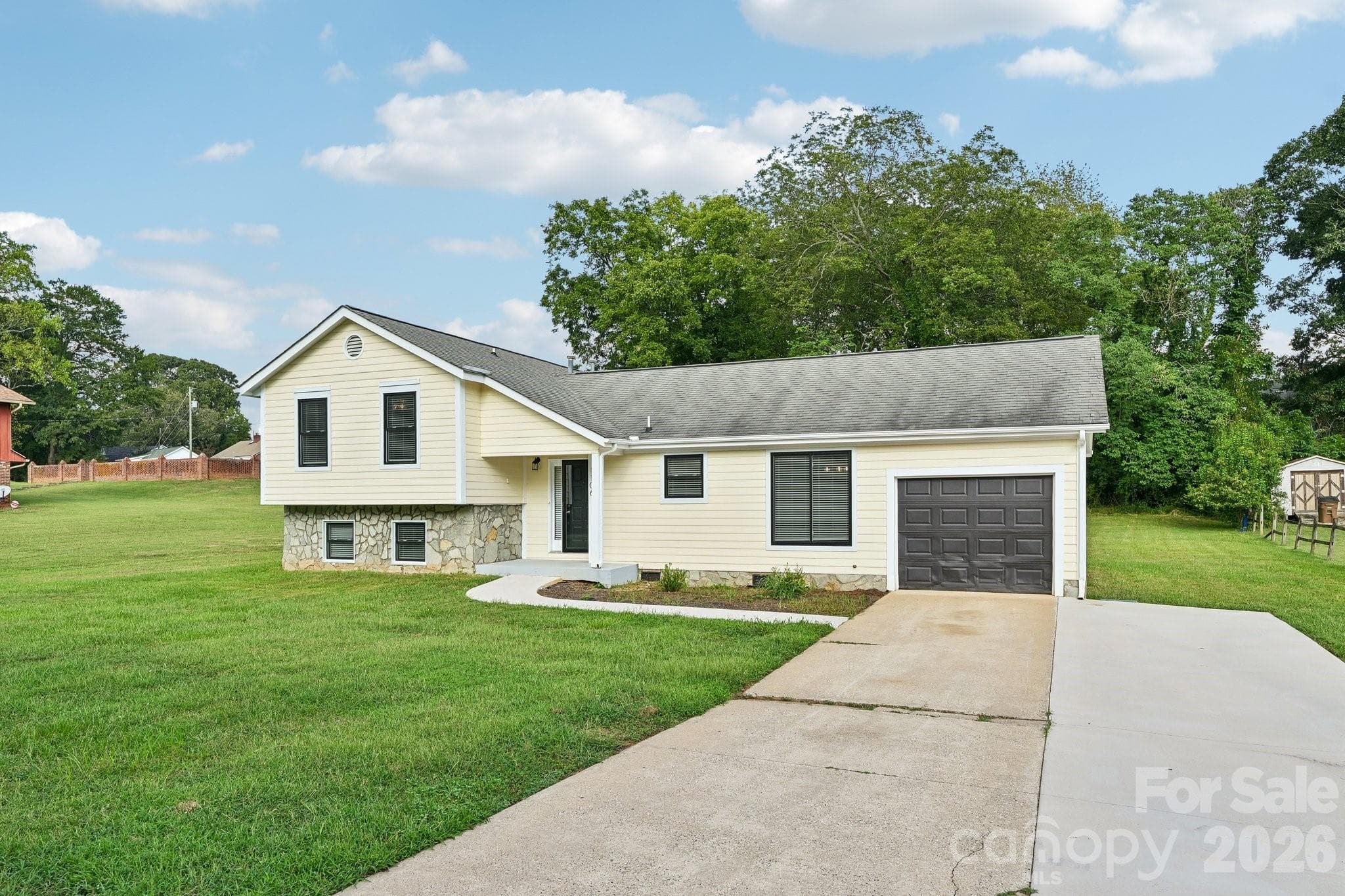 Single Family Residence at 1106 Stanton Drive, Shelby, photo 2 of 26