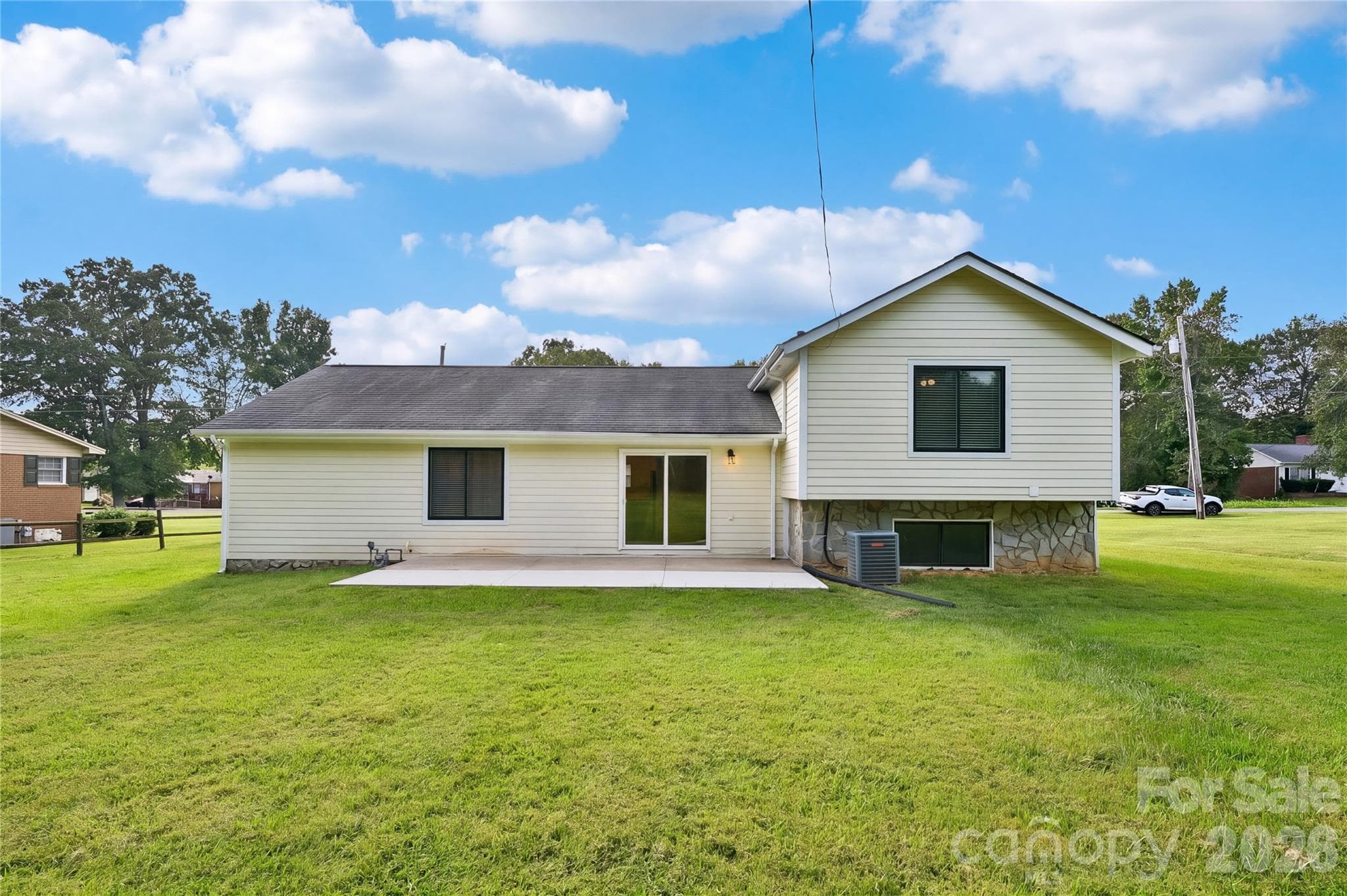Single Family Residence at 1106 Stanton Drive, Shelby, photo 4 of 26