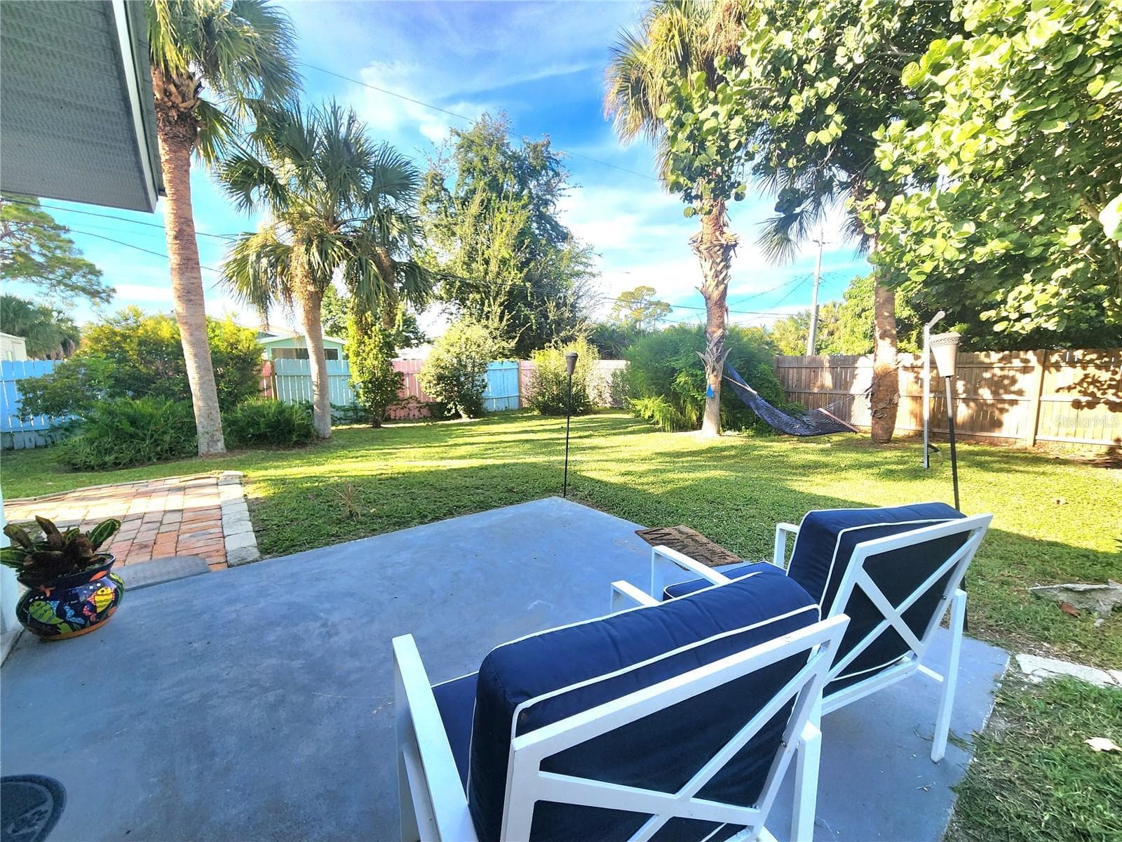 Huge backyard with room for a pool and still enjoy a private relaxing and entertaining outdoor area. - 316 ALBA ST E, VENICE
