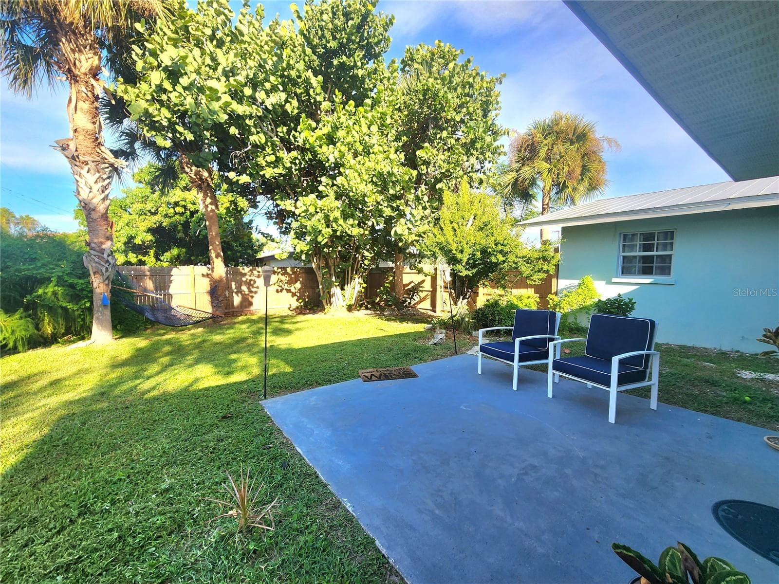 Huge backyard with room for a pool and still enjoy a private relaxing and entertaining outdoor area. - 316 ALBA ST E, VENICE