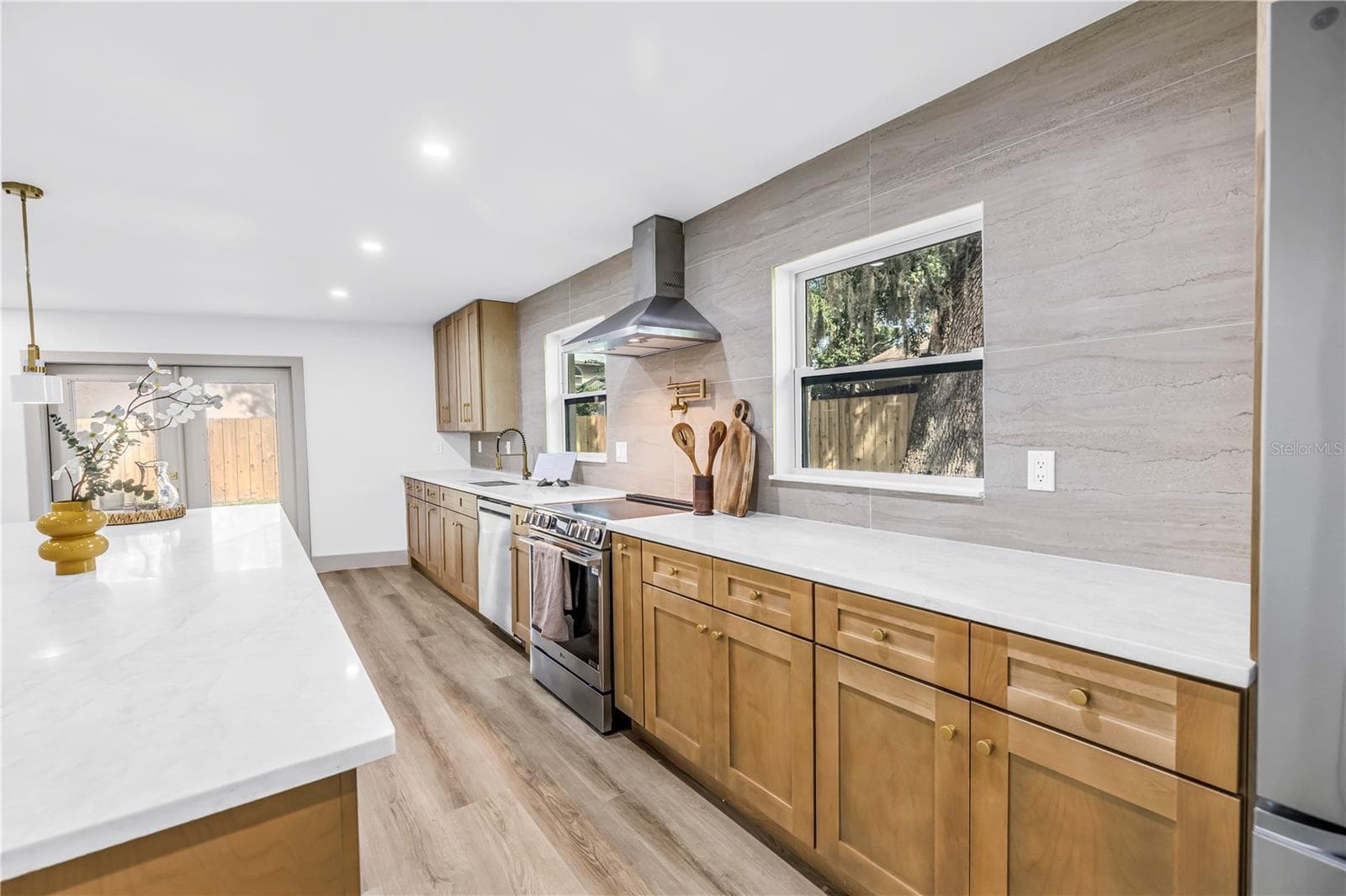 Single Family Residence at 1116 N RIVERHILLS DR, TEMPLE TERRACE, photo 11 of 68