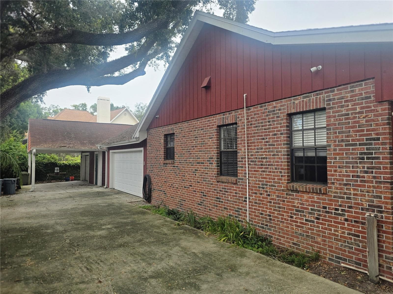 Single Family Residence at 2219 SHADEHILL CT, TAMPA, photo 3 of 5