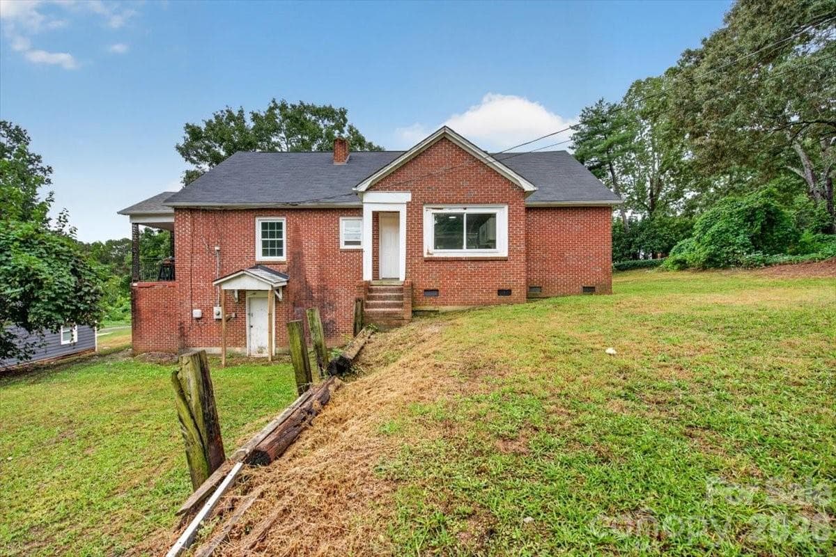 Single Family Residence at 2048 Simmons Street, Gastonia, photo 32 of 33