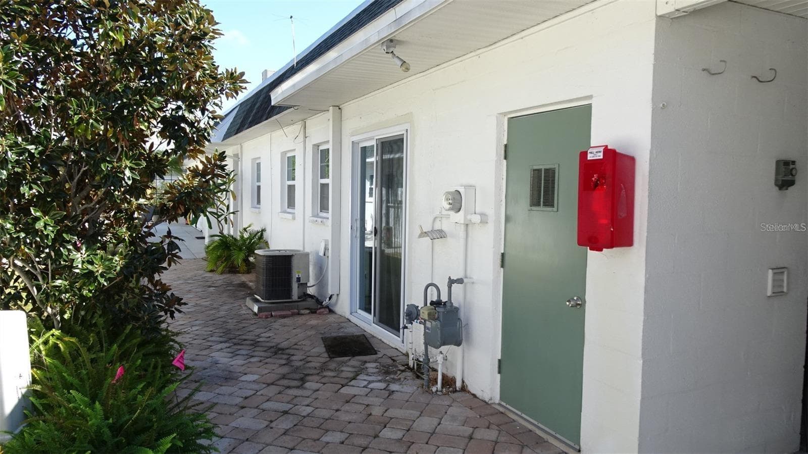 Rear patio, all pavers, getting pressure washed soon. - 7809 38TH TER N, ST PETERSBURG