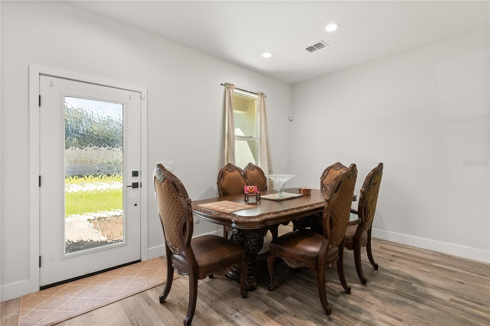 Living area - 1365 2ND ST, ORANGE CITY