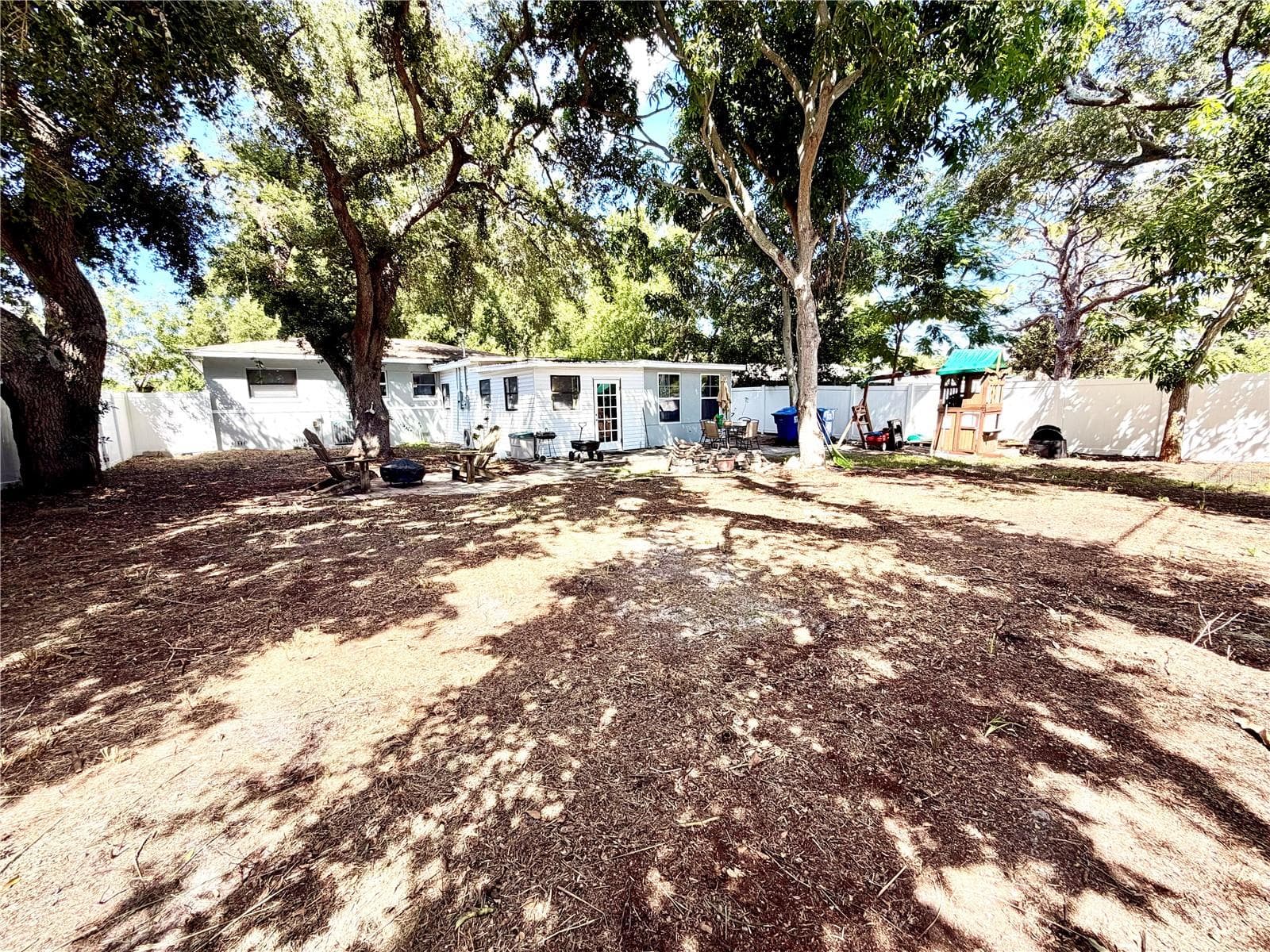 Large fenced in yard - 644 63RD AVE S, ST PETERSBURG
