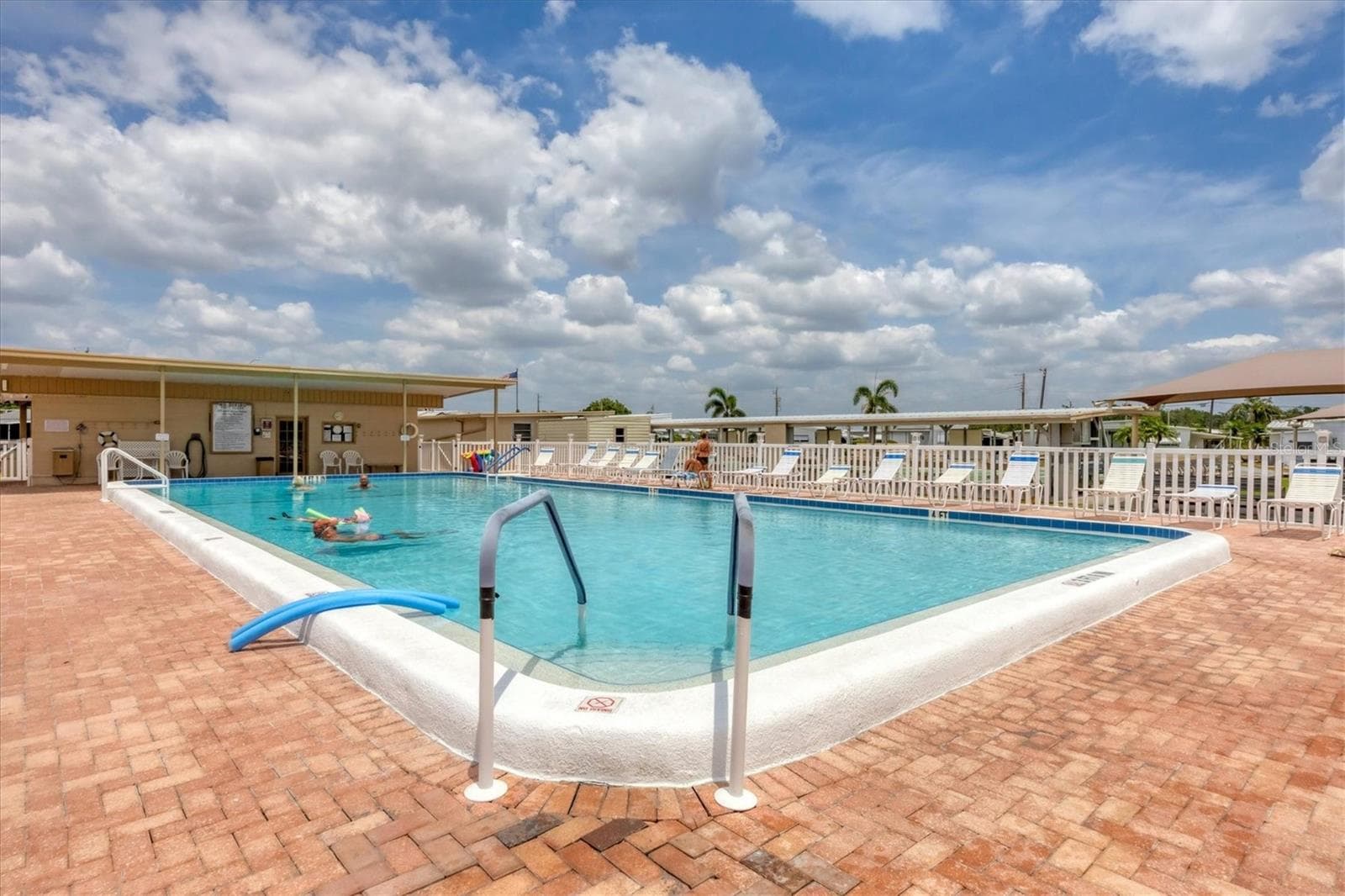 Community Pool - 1003 45TH AVENUE DR E, ELLENTON