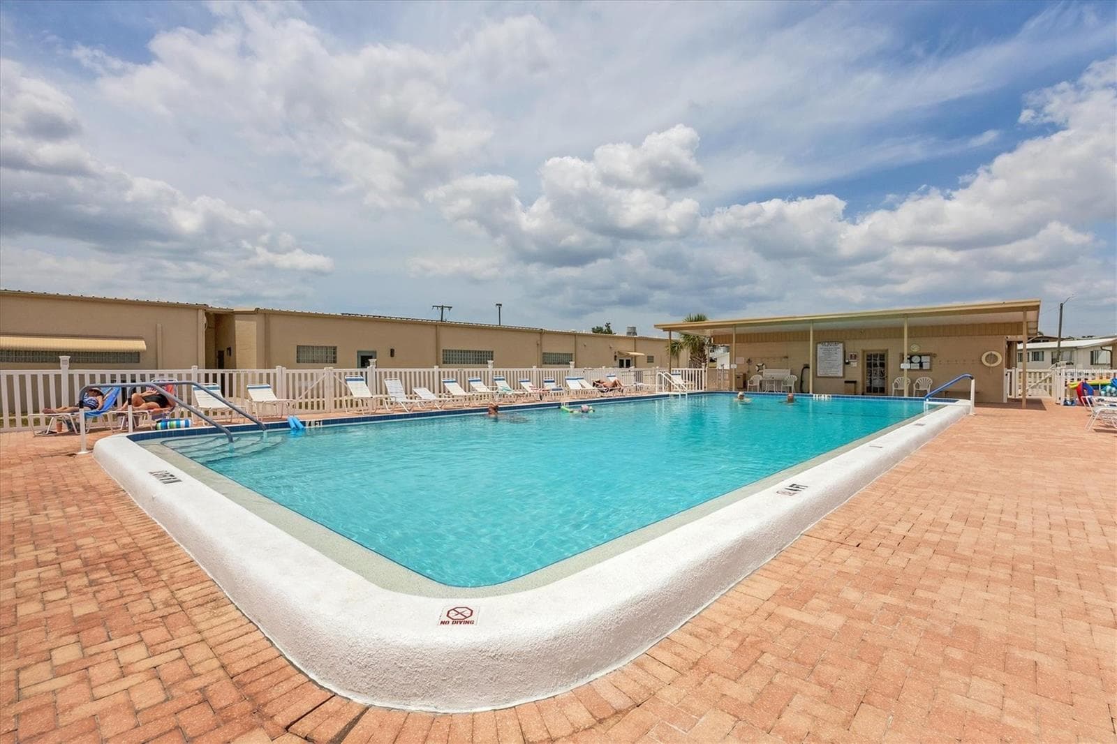Community Pool - 1003 45TH AVENUE DR E, ELLENTON