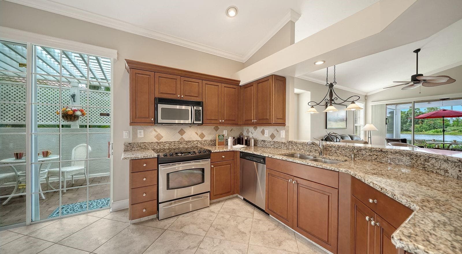 Single Family Residence at 7126 KENSINGTON CT, UNIVERSITY PARK, photo 21 of 53