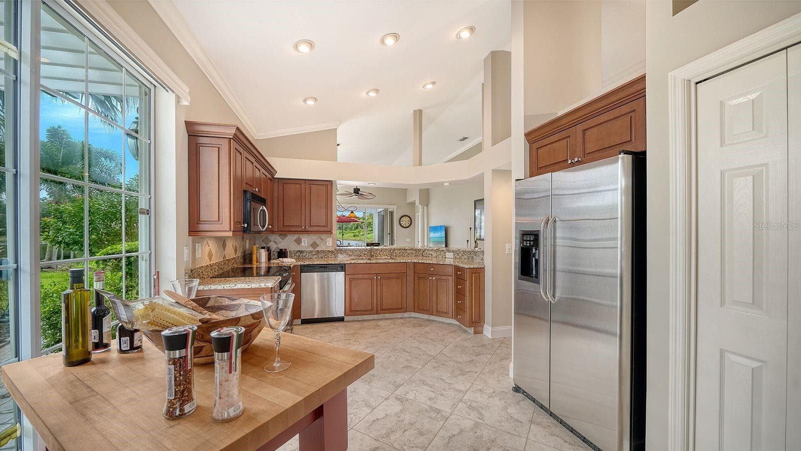 Single Family Residence at 7126 KENSINGTON CT, UNIVERSITY PARK, photo 24 of 53