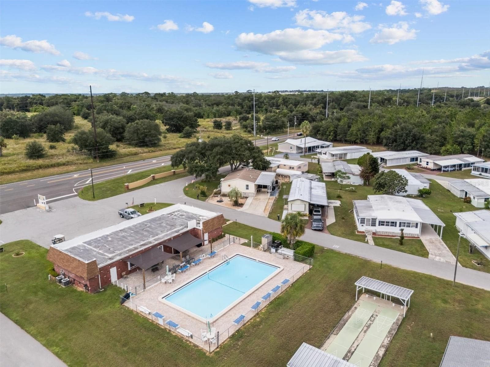 Community clubhouse & pool - 103 CHERRYWOOD DR, LAKE WALES