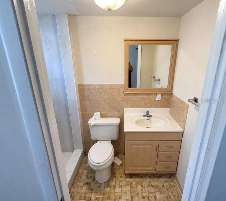 Master bathroom with walk in shower - 8952 STERLING LN, PORT RICHEY