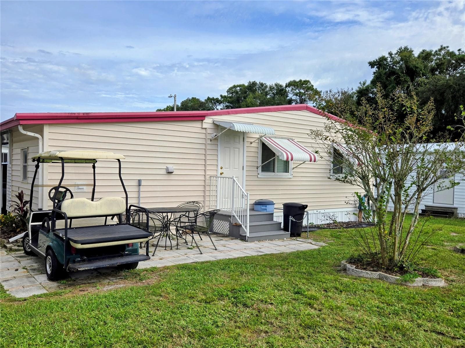 Manufactured Home at 6245 QUALITY LN, ZEPHYRHILLS, photo 5 of 52
