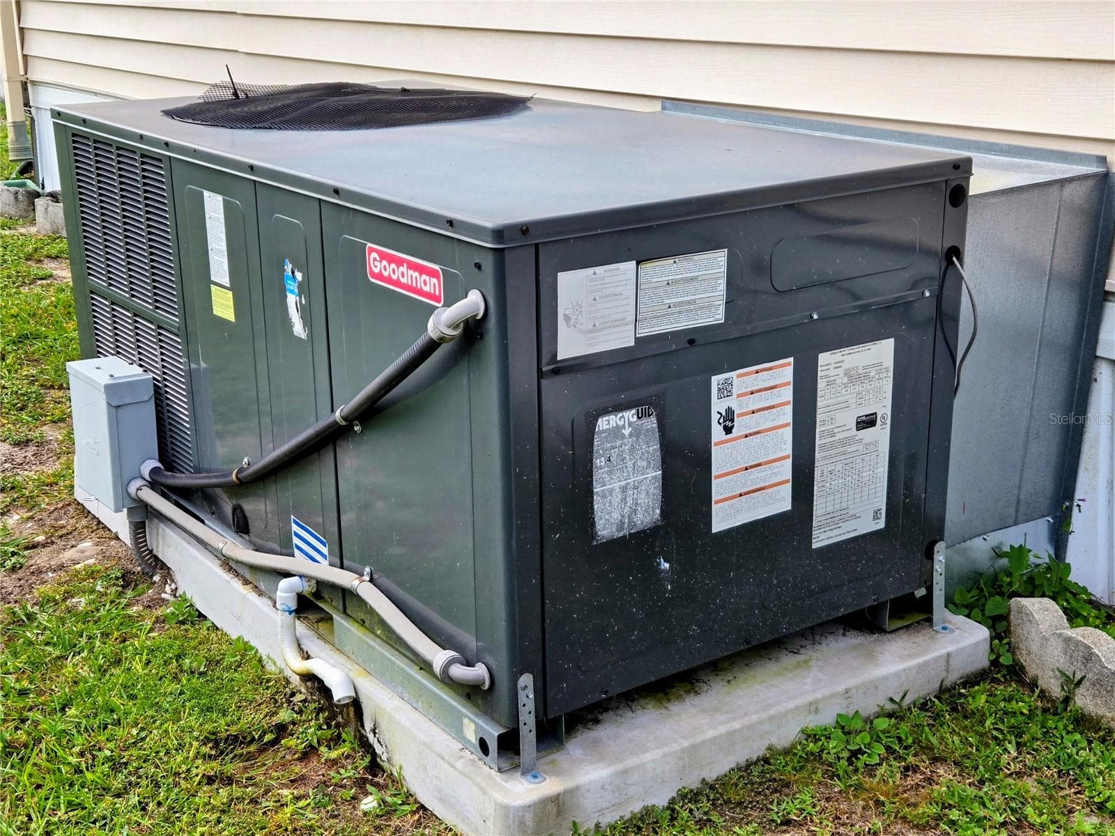 Newer A/C - 6245 QUALITY LN, ZEPHYRHILLS