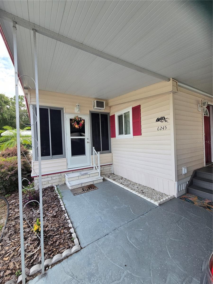 Manufactured Home at 6245 QUALITY LN, ZEPHYRHILLS, photo 10 of 52